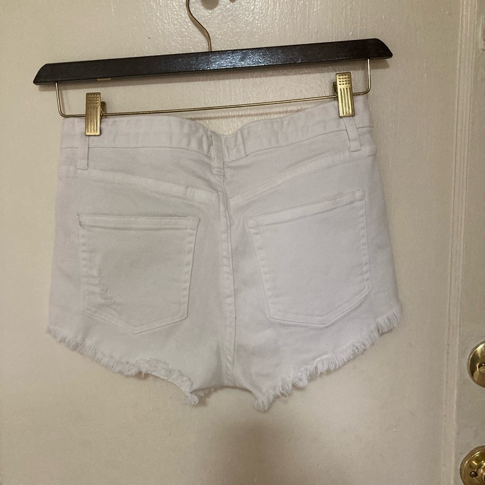 H & M women’s size 6 white denim shorts